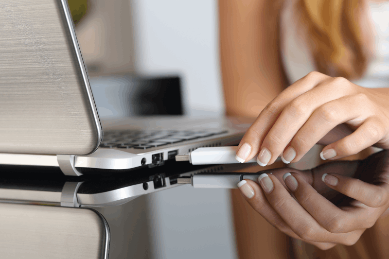 Plugging in flash drive to computer - USB Memory Direct